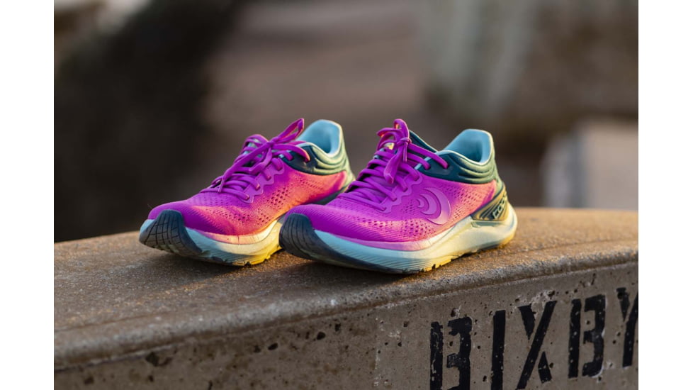 Topo Athletic W-Ultrafly 4 Shoes - Womens, Violet/Blue, 7, W056-070-VIOBLU