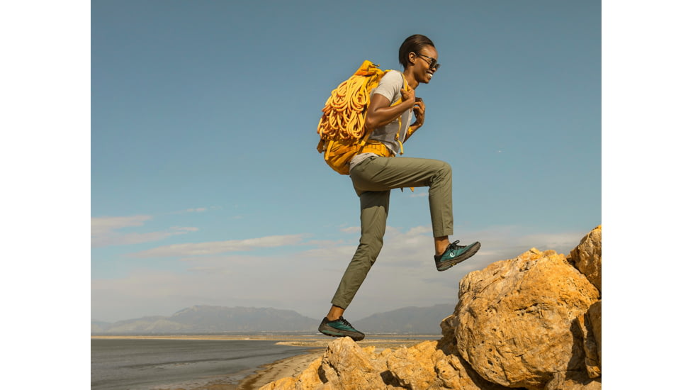 Topo Athletic W-Ultraventure Pro Trailrunning Shoes - Womens, Teal / Mint, 11, W044-110-TEAMNT