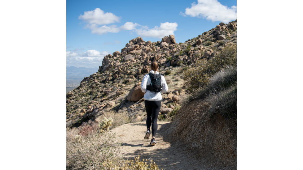 Ultimate Direction Adventure Vest 6 - Womens, Onyx, Medium, 80459422ONX-MD