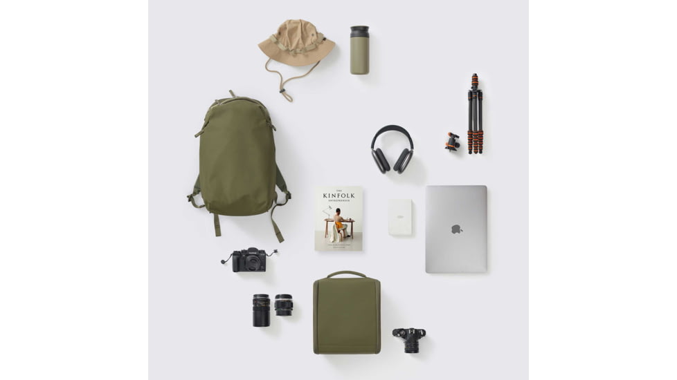 URTH Norite 24L Backpack with Camera Insert, Green, Large, UBBKPCCB24A-GRN