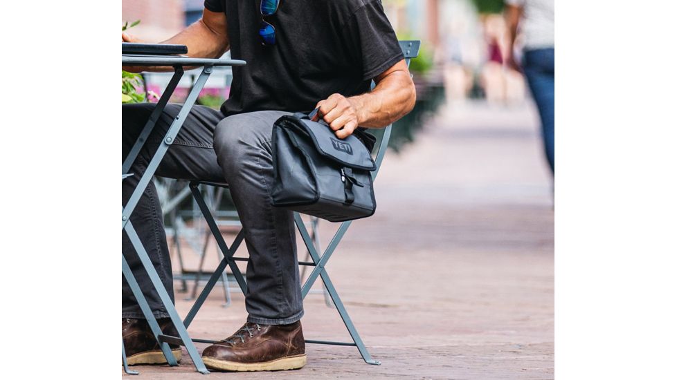 Yeti Daytrip Lunch Cooler, Navy, 18060130019