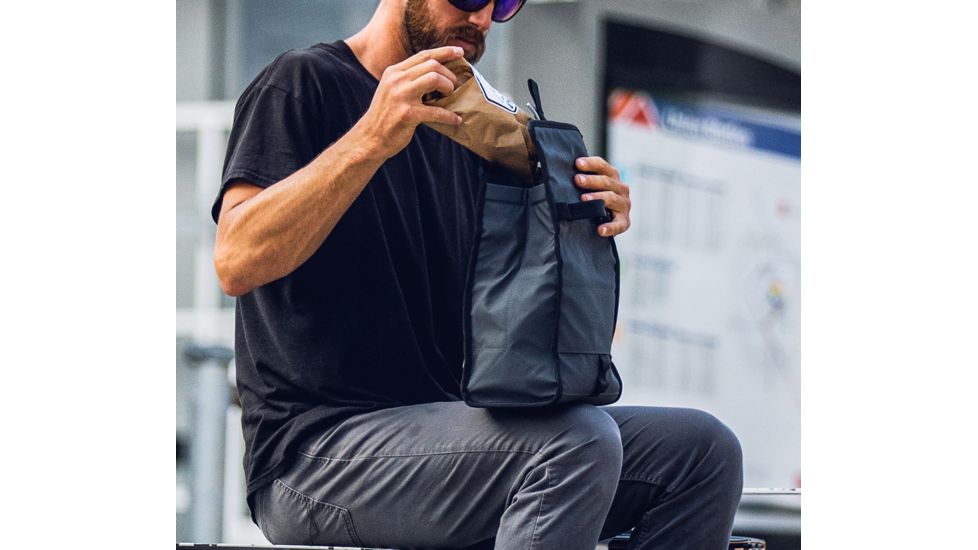 Yeti Daytrip Lunch Cooler, Navy, 18060130019