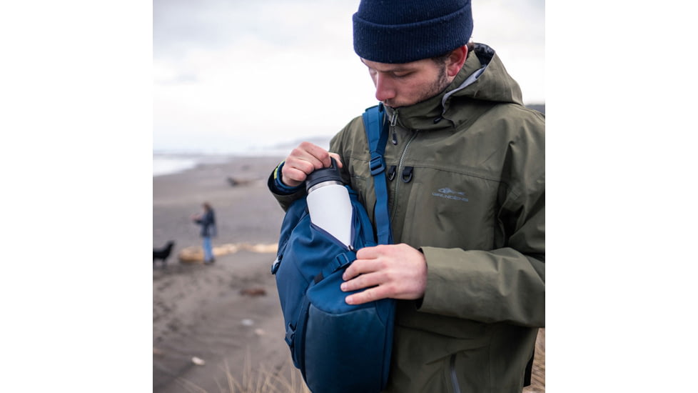 Yeti Rambler 64 Oz Bottle Chug, Rescue Red, 64 oz, 21071503855