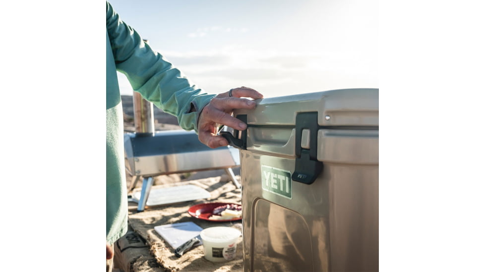 Yeti Roadie 24 Hard Cooler, Power Pink, 24 Quart, 10022400000