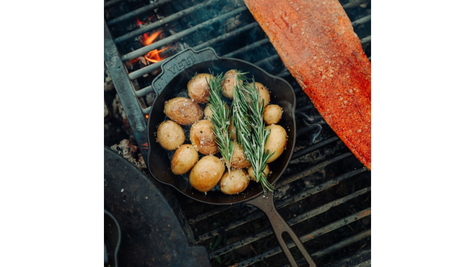 Yeti Carbon Steel Skillet 8