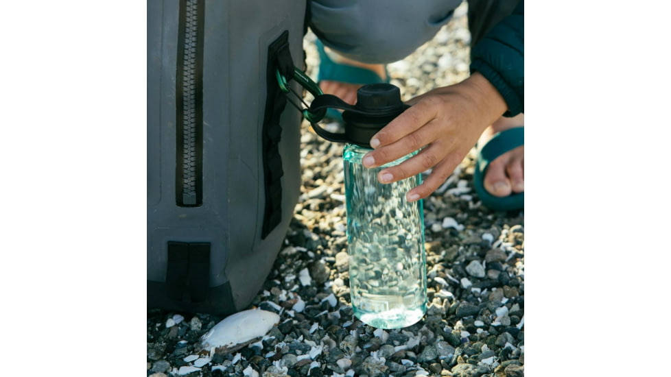 Yeti Yonder 750ml/25 oz Water Bottle w/Tether Cap