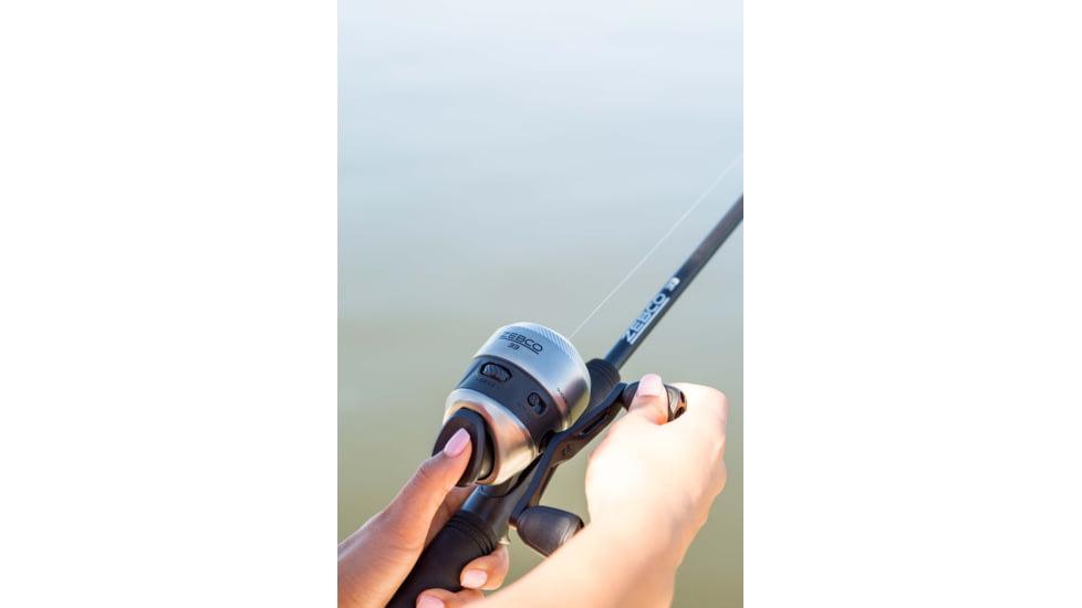 Lew's American Hero Camo Spinning Reel and Rod Combo, 6ft 6in 2-PC Medium  Fast IM7 Graphite Rod, SZ 300 Reel, Interchangeable Retrieve, Camo/Black, AHC3066MSG2-2