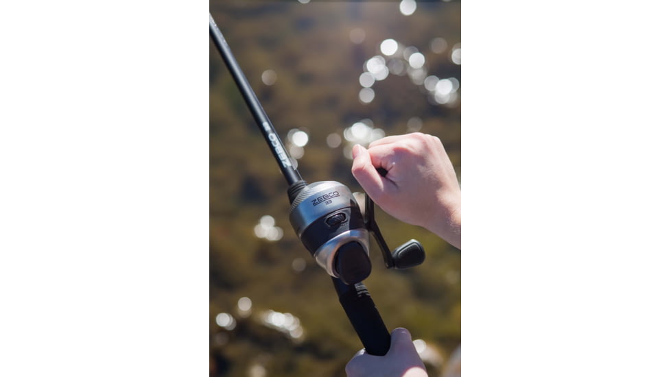 Lew's American Hero Camo Spinning Reel and Rod Combo, 6ft 6in 2-PC Medium  Fast IM7 Graphite Rod, SZ 300 Reel, Interchangeable Retrieve, Camo/Black, AHC3066MSG2-2