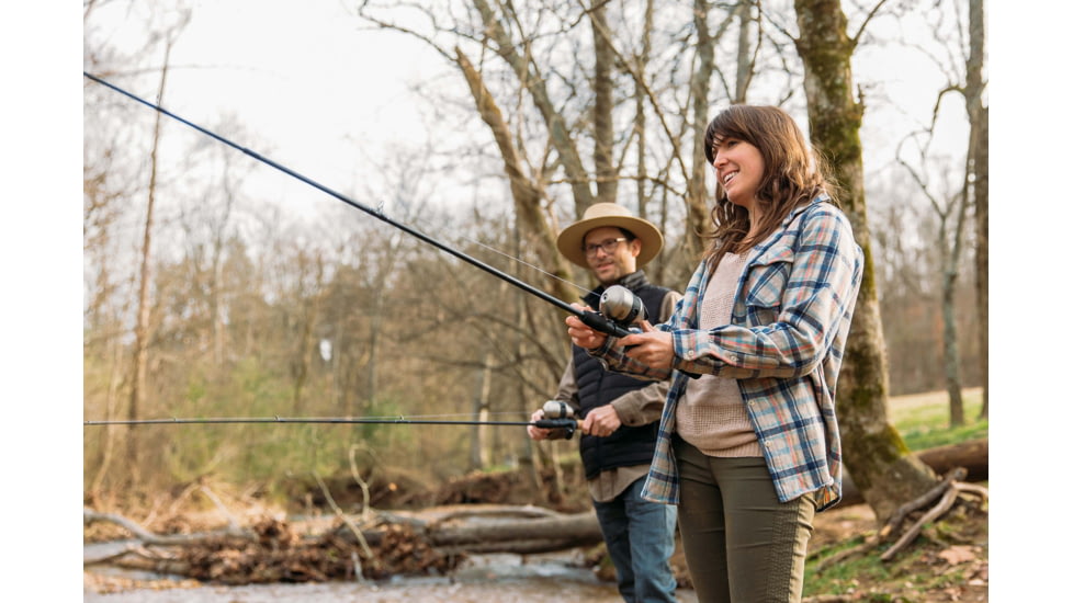 Lew's American Hero Camo Spinning Reel and Rod Combo, 6ft 6in 2-PC Medium  Fast IM7 Graphite Rod, SZ 300 Reel, Interchangeable Retrieve, Camo/Black, AHC3066MSG2-2