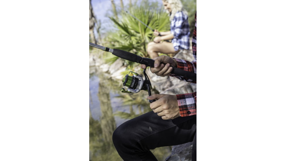 Zebco Stinger Spinning Reel, SZ 20 Changeable Righ/Left Retrieve, All-Metal Gears, Ball Bearing System, Pre-Spooled w/ 8lb Zebco Line, Silver/Black, Clam Pack, SSP20A.CP3